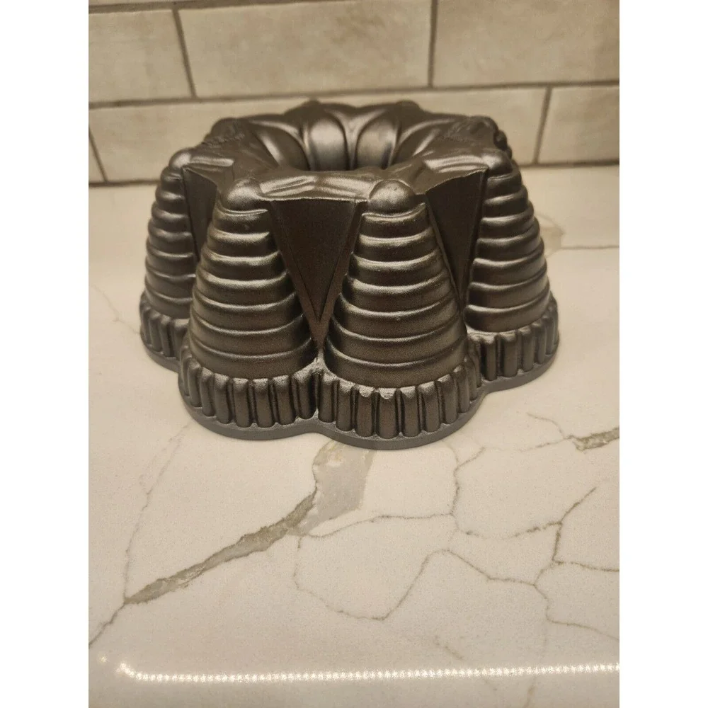 Nordic Ware Fiesta‎ Party Cake Pan Heavy Cast Aluminum Nonstick Made in USA